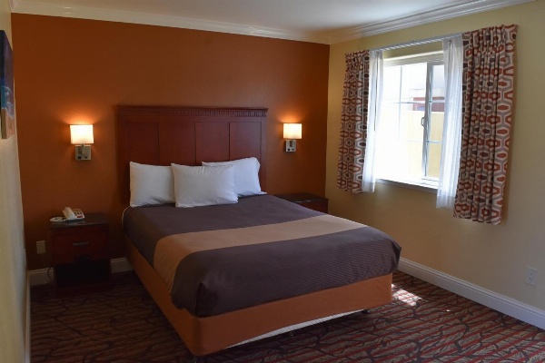 Seaside Inn Monterey Main image